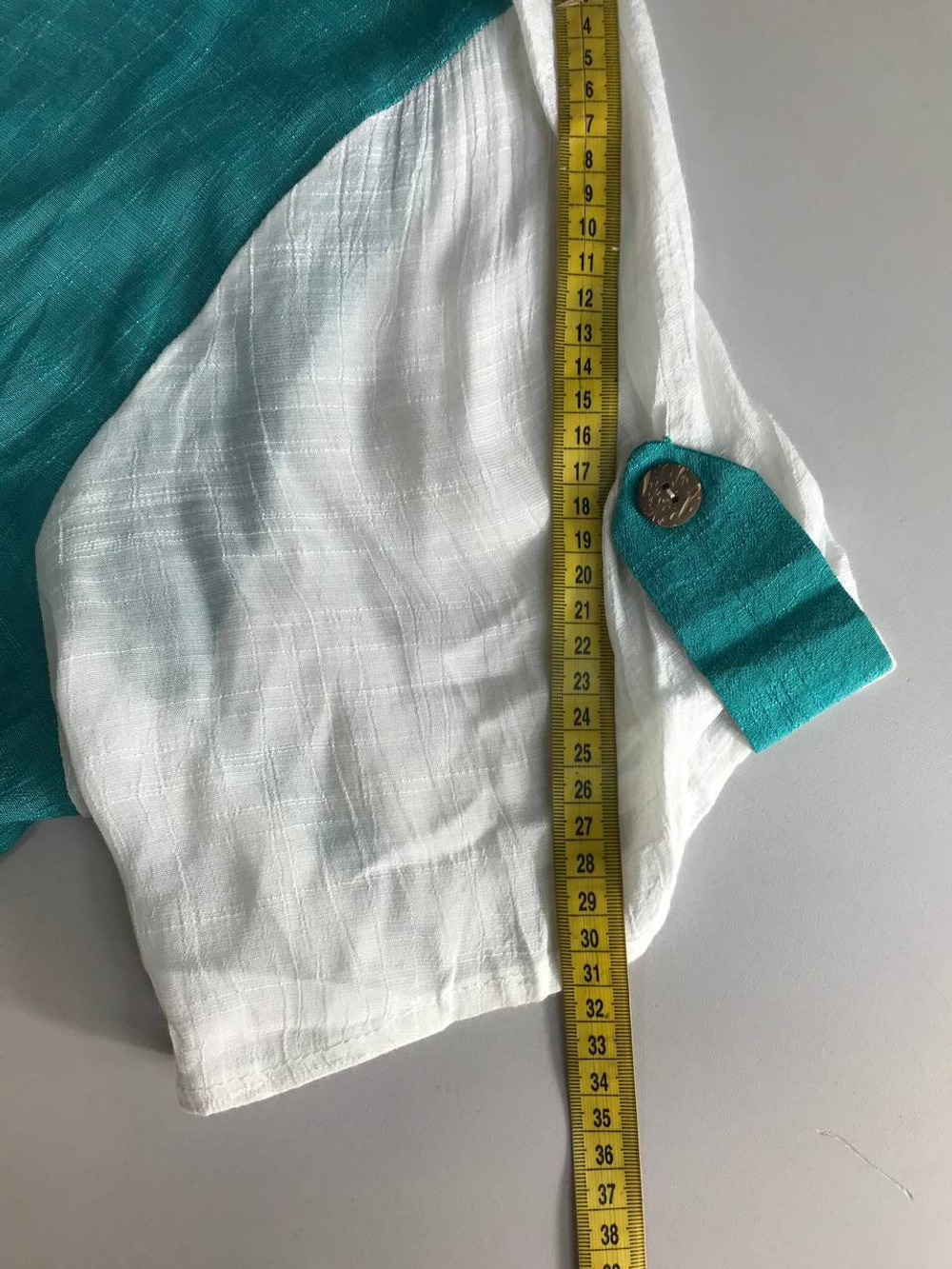 Жакет оригинального кроя, визуально на 60 размер