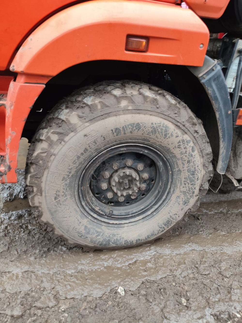 КамАЗ 43118 6x6 Бортовой с КМУ 41K00G-LA (Дизельный, 11,8 л, 300 л.с., МТ)