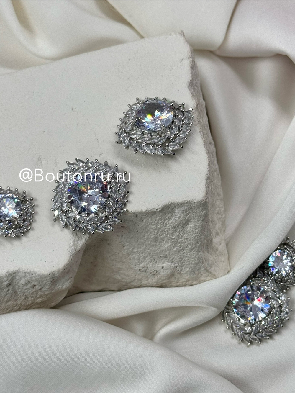 Пуговицы с горным хрусталем в форме мягкий квадрат