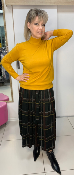 Длинная юбка в клетку с карманами