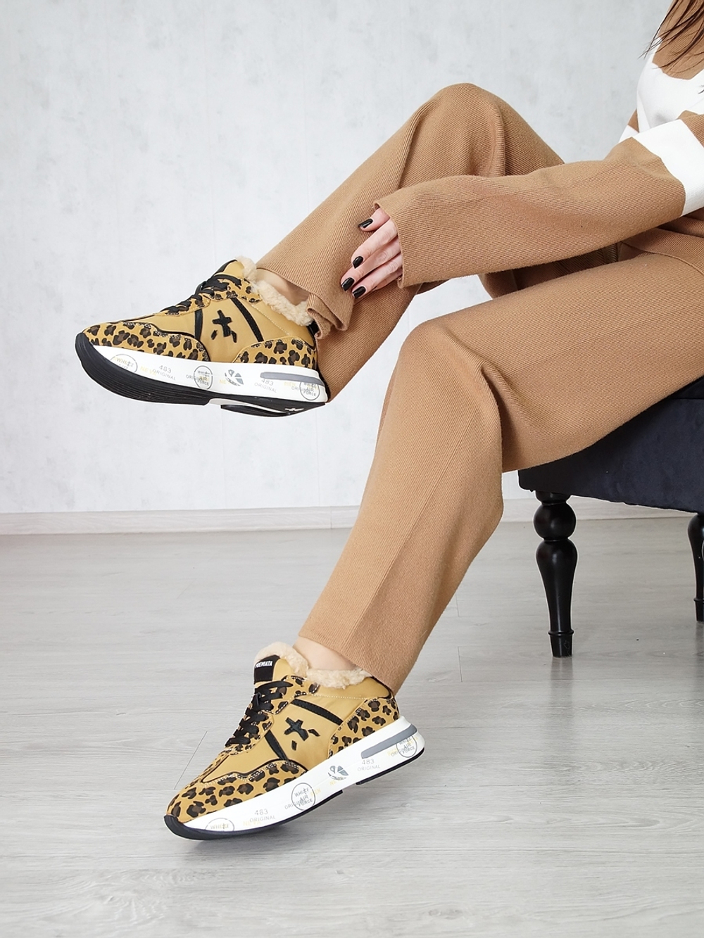 Кроссовки женские зимние