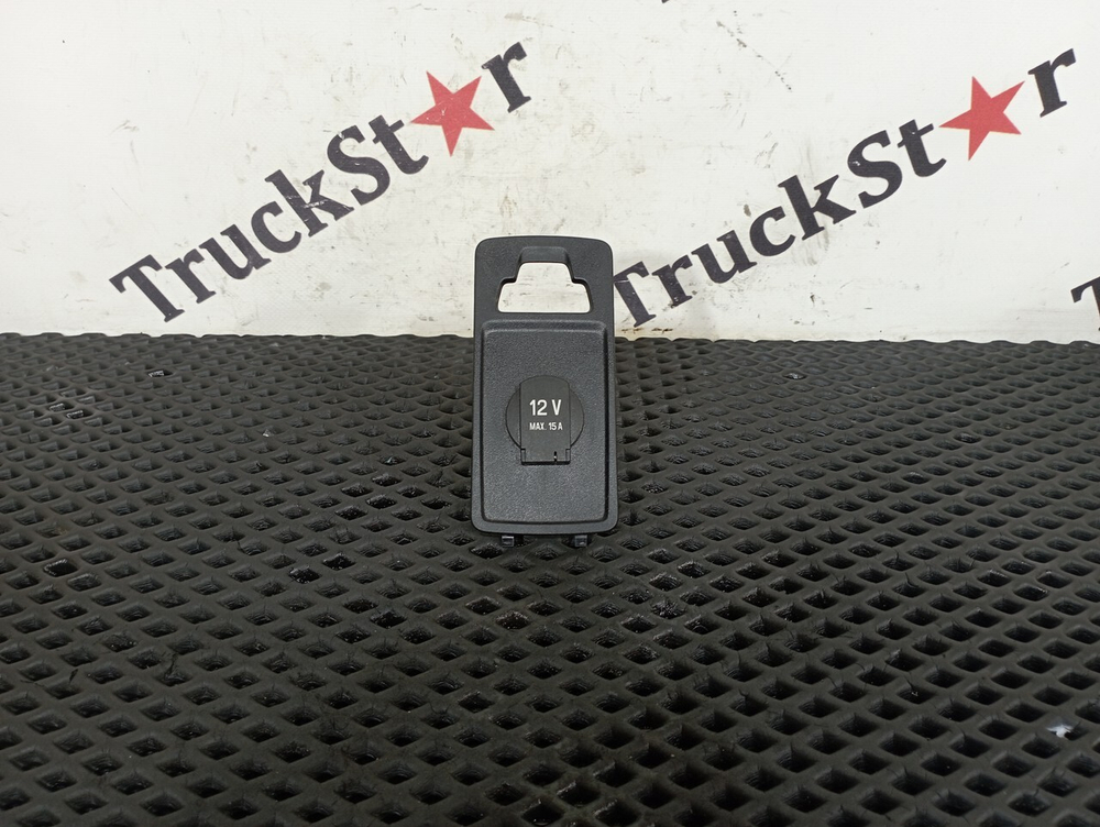 Панель в сборе с розеткой 12V