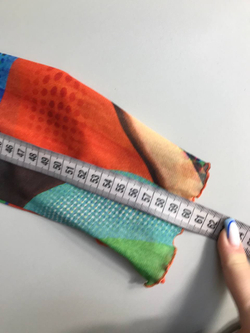 Блузка для тех кто любит яркие акценты, визуально на 48 размер