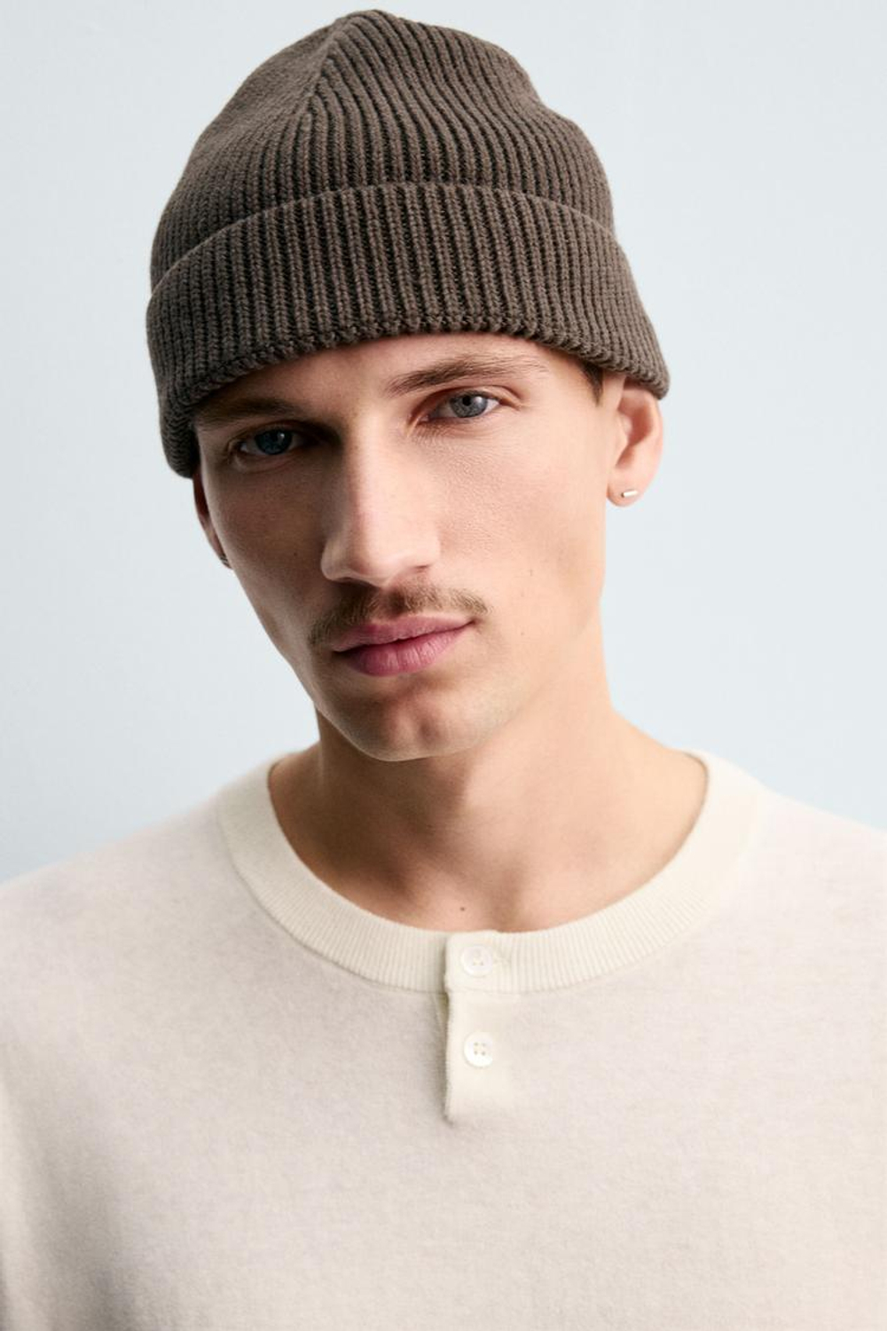 ZARA СВИТЕР ИЗ ХЛОПКА И КАШЕМИРА С ПУГОВИЦАМИ НА ГОРЛОВИНЕ, ЭКРЮ