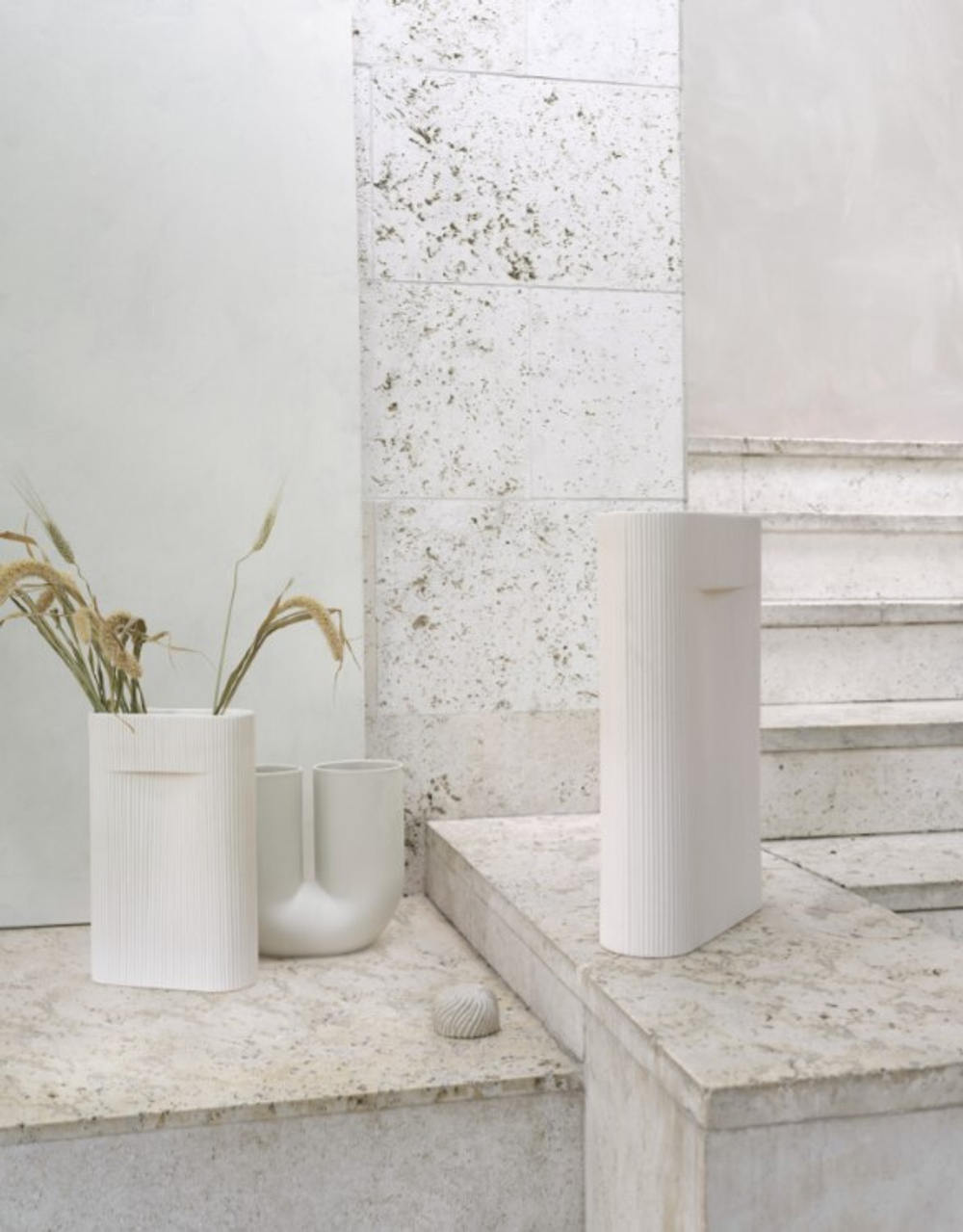 Ваза MUUTO керамика/terracotta 230х85х350h коллекция Ridge