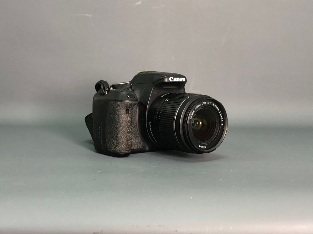 Canon 600D + kit 18-55mm 18.400 кадров