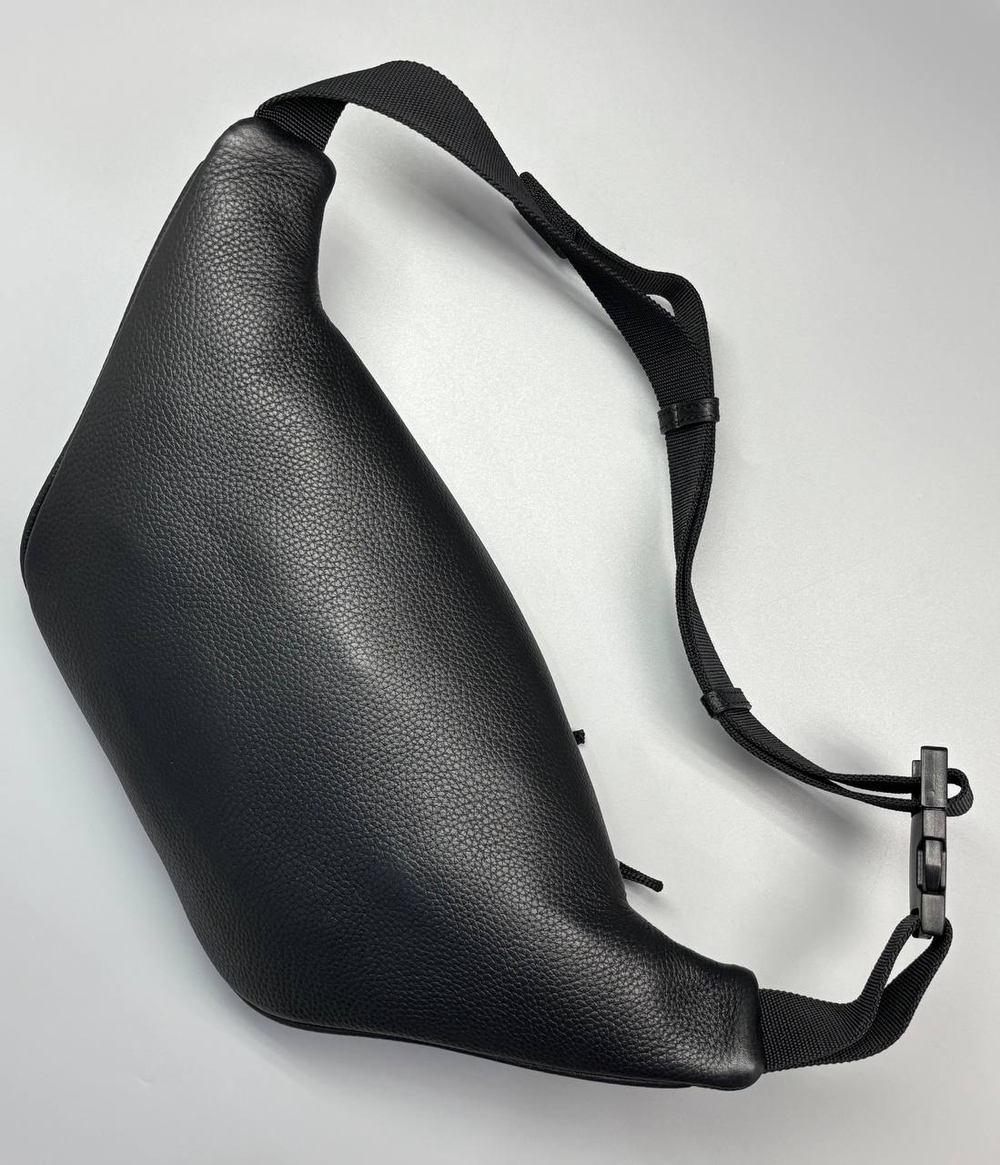 Сумка- слинг Balenciaga