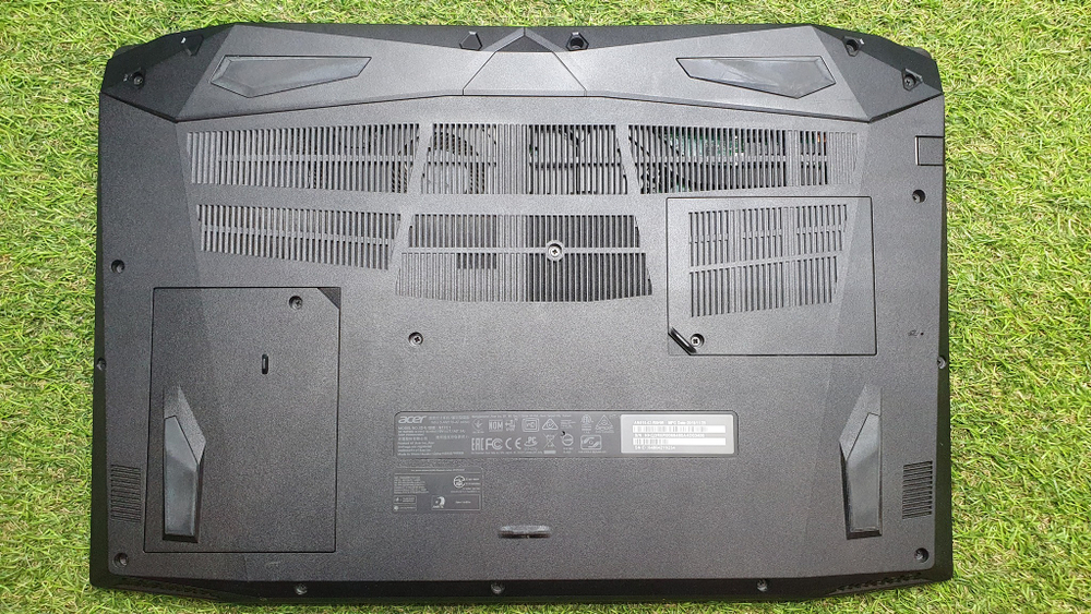 Игровой Acer Ryzen 5/8Gb/Rx 560X 4Gb/FHD/Nitro 5 AN515-42 AN515-42-R0HW/Windows 10