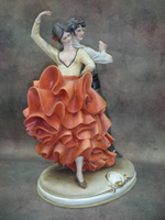 Статуэтка. Фарфор. В ритме Кармен. Capodimonte. Италия