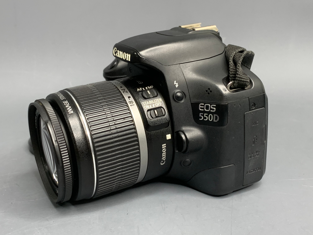 Canon 550D kit 18-55mm 3.5-5.6 IS 4.000 кадров