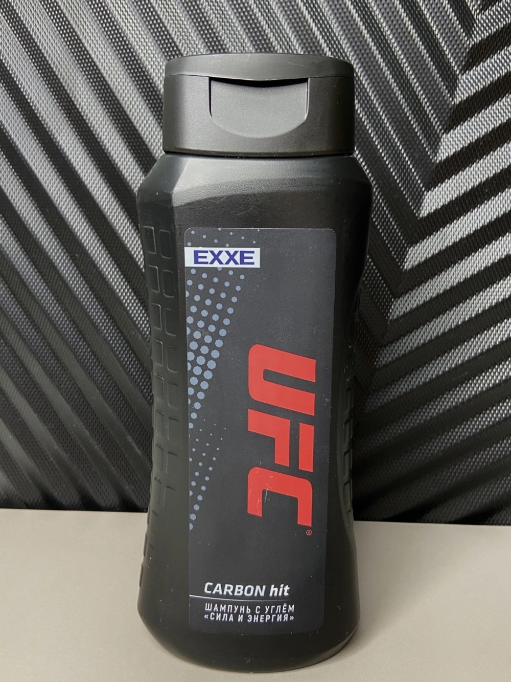 Шампунь для волос UFC x EXXE Carbon hit Сила и энергия с углём 400мл