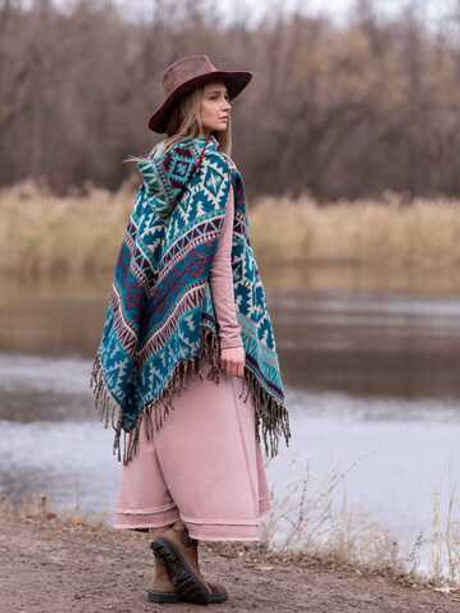 Пончо женское шерстяное с орнаментом