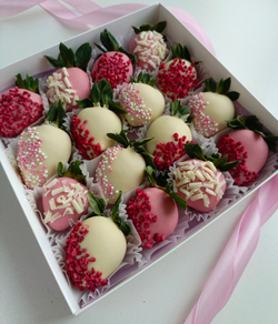 Клубника в шоколаде " Розовое облачко"