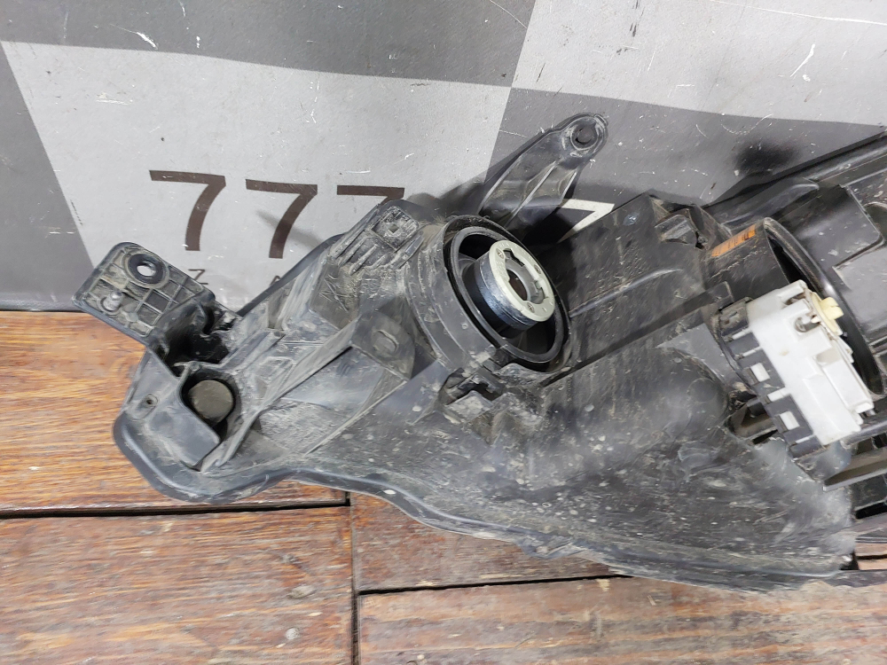 Фара правая ксенон Subaru Forester 4 (SJ/S13) 12-16 Б/У Оригинал 84002SG020