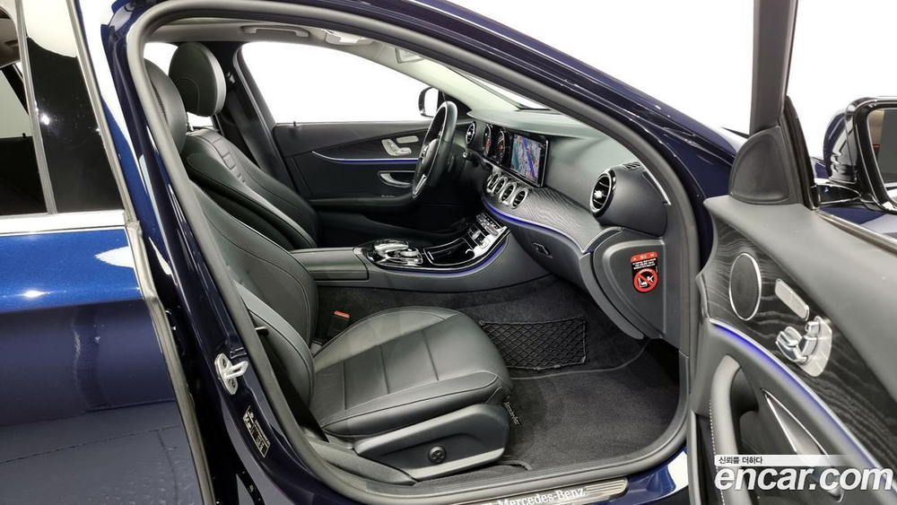 Mercedes-Benz E-Class W213 E220d Avangarde (05.2020)