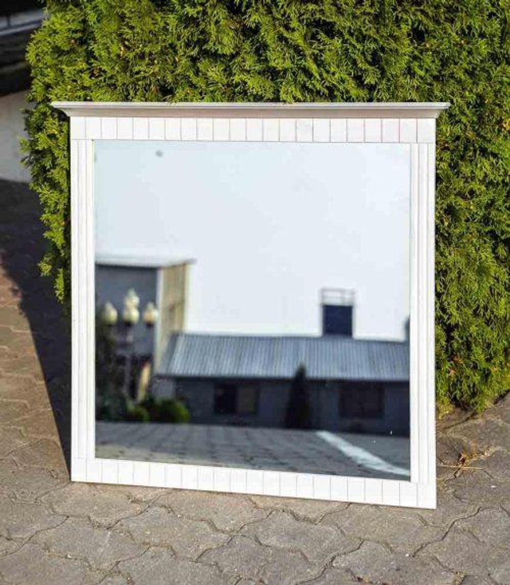 Настенное зеркало Неаполь, 83х79 см, в декоративной раме из сосны, белый воск