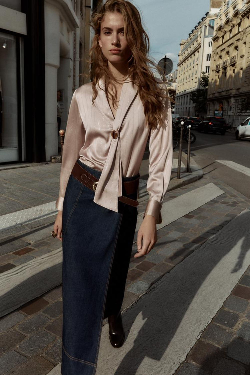 ZARA БЛУЗА С ЗОЛОТИСТЫМИ ДЕТАЛЯМИ И БЛЕСТЯЩЕЙ НИТЬЮ, ЗОЛОТОЙ