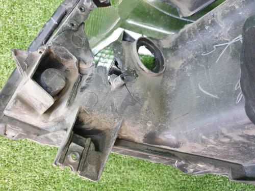 Битая Фара правая Suzuki Vitara 2 (2014-2019) галоген