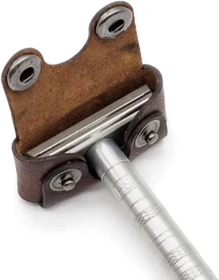 Чехол для лезвия Т-образной бритвы Henson Shaving защитный, коричневая кожа