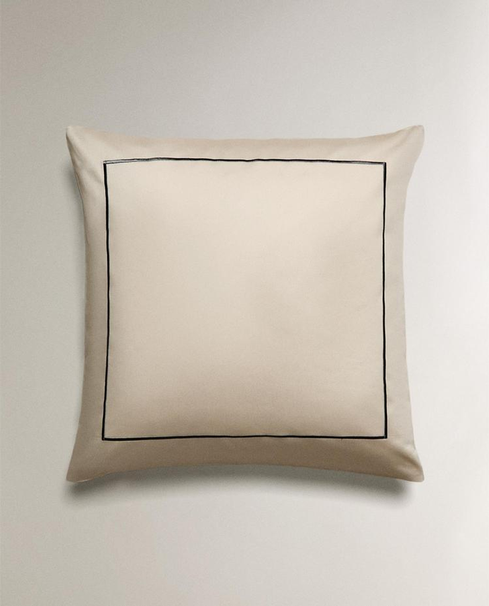 ZARA HOME НАВОЛОЧКА ИЗ САТИНА С ОКАНТОВКОЙ, СЕРЫЙ