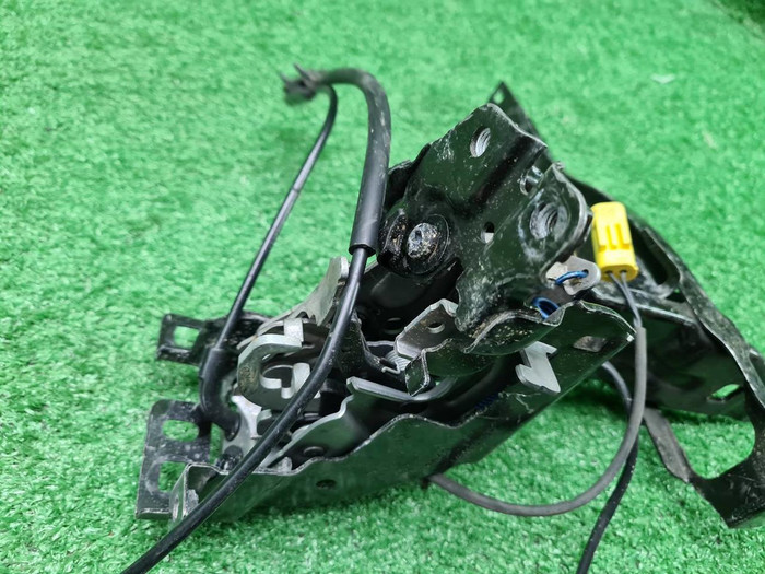 Кронштейн фары левый BMW 3er G20 (2018-н.в.)