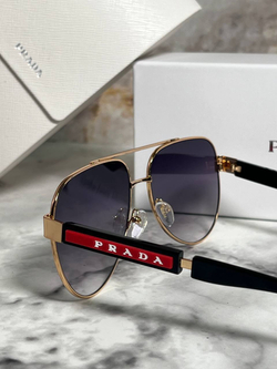 Очки Prada