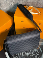 Сумка-мессенджер Louis Vuitton