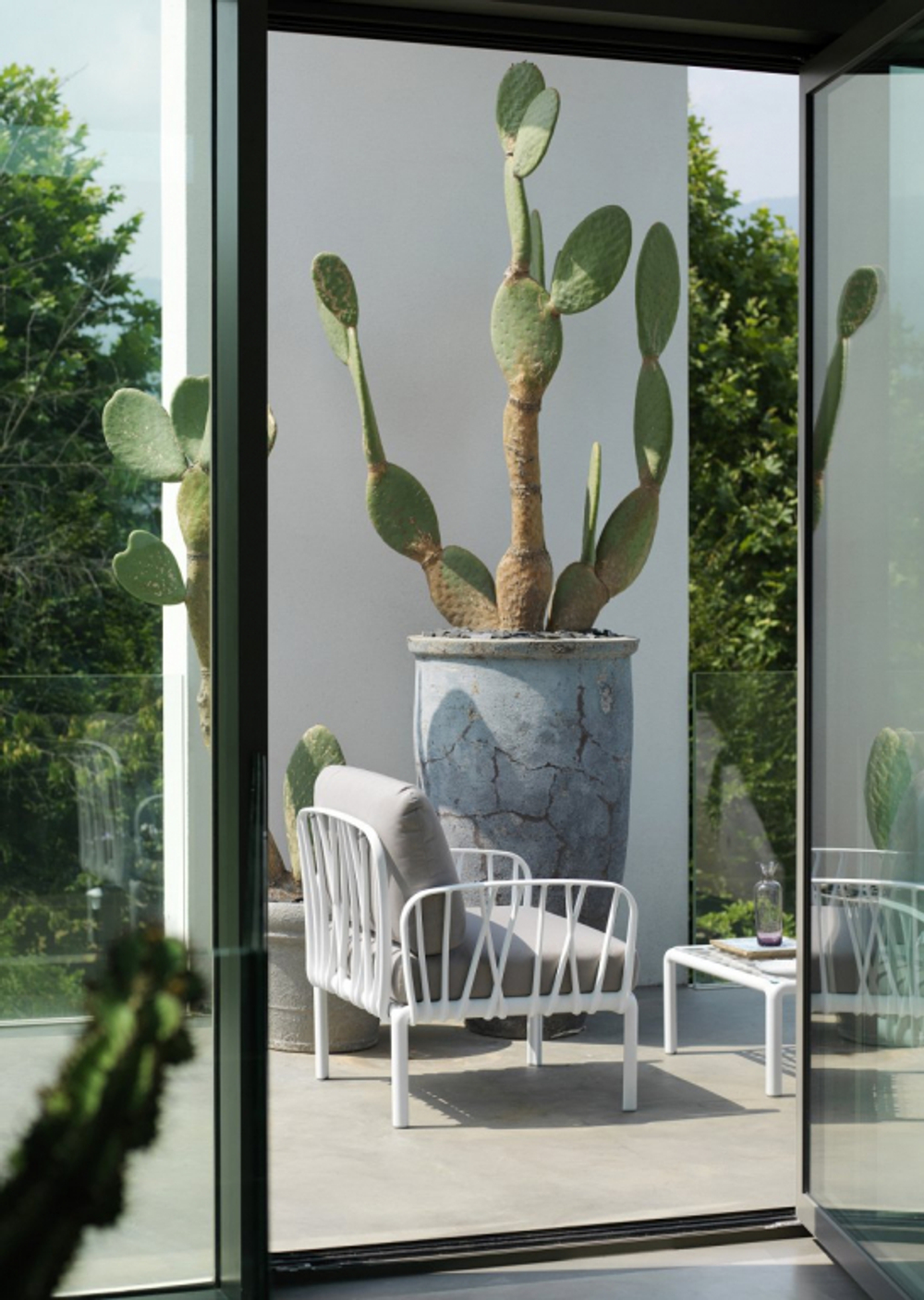 Столик пластиковый кофейный Nardi Komodo Tavolino Vetro, белый