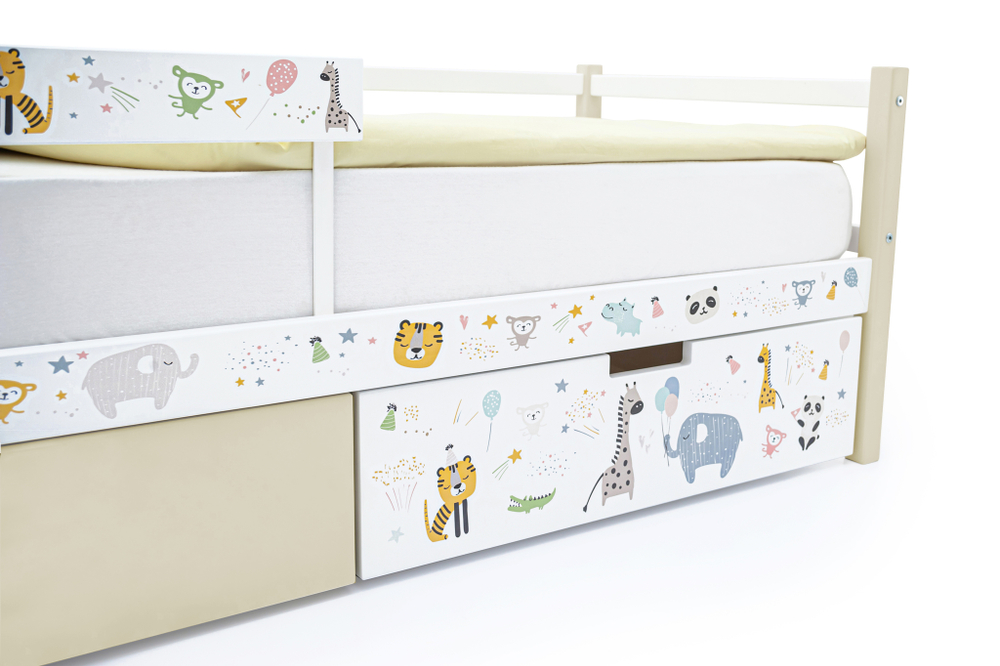 Детская кровать тахта Бельмарко Svogen бежево-белый зверята
