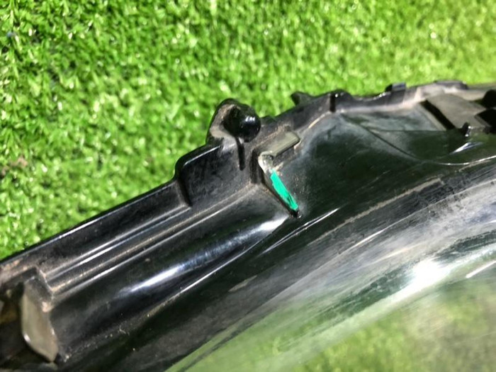 Стекло фары левое Lexus ES 7 (2018-2021)