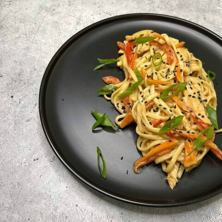 Удон с курицей сливочный