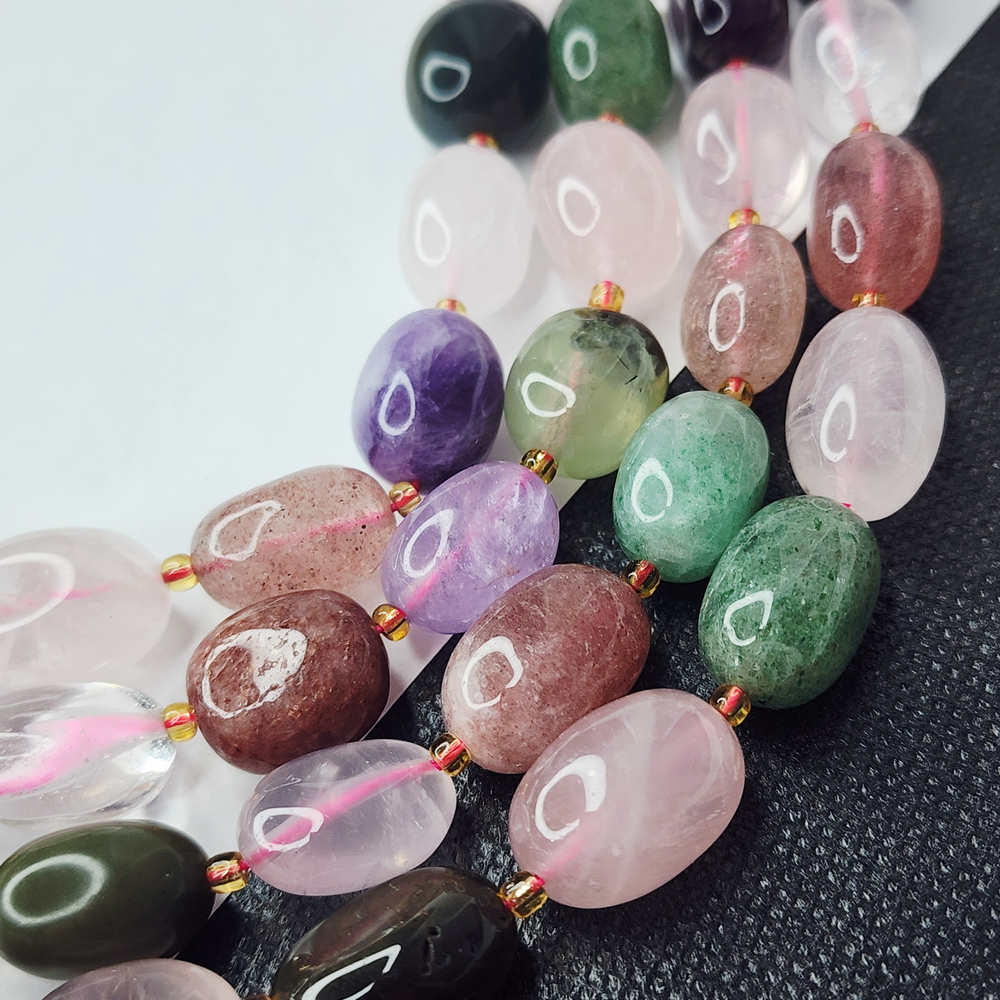 Микс кварцев, крупная галтовка, 12-15 мм, камни овалы, цена за нить 12.5 - 13 см (1/3 нити)