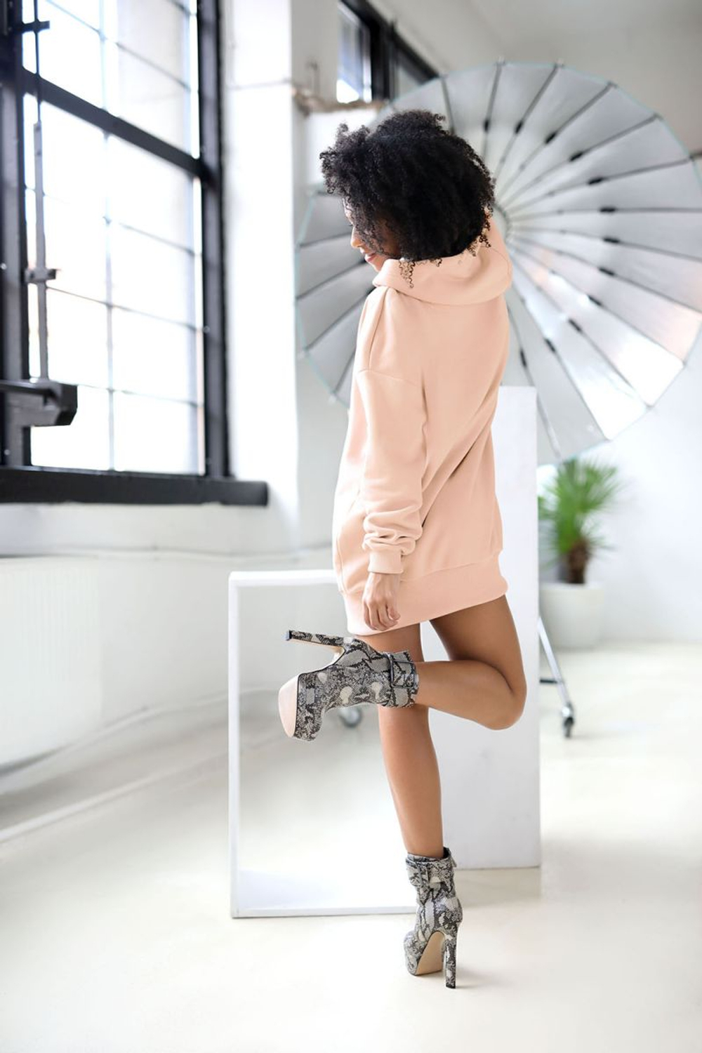 Платье-худи oversize с капюшоном (Размер: M-L) (Цвет: бежевый)