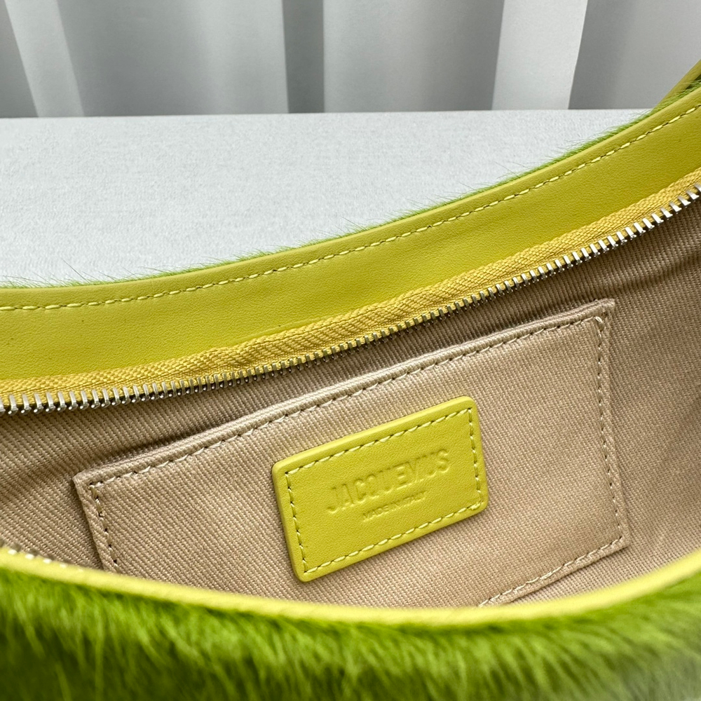 Jacquemus Le Bisou 27 cm