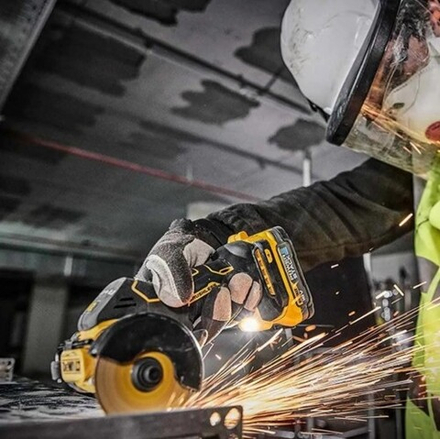 Пила циркулярная аккумуляторная DeWALT DCS 438 N без АКБ и ЗУ DCS438N-XJ