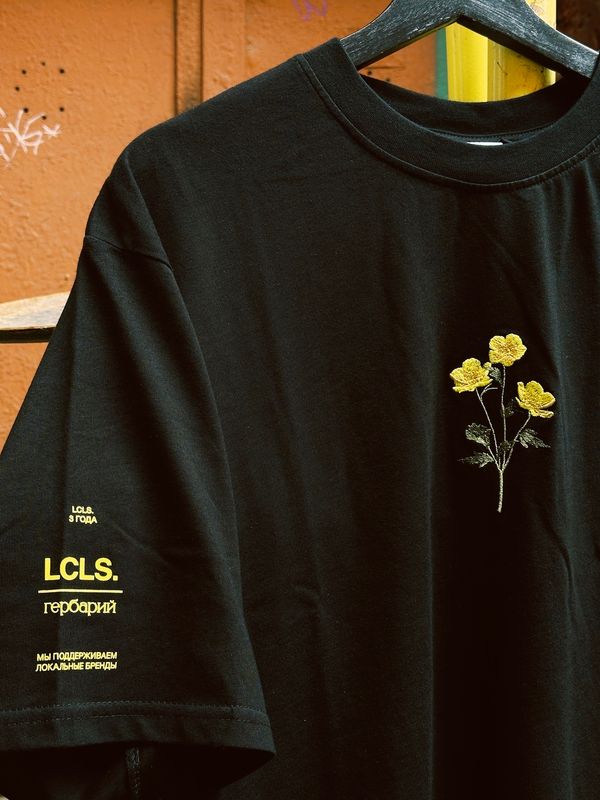 Футболка Лютик черная - фото 2