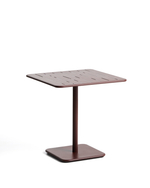 Уличный стол Brai из оцинкованной стали бордового цвета, 70 x 70 см