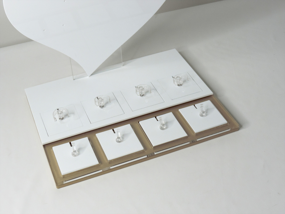 Подиум акриловый для колец/250*210*260 мм.