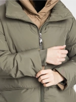 Короткая куртка утепленная с капюшоном