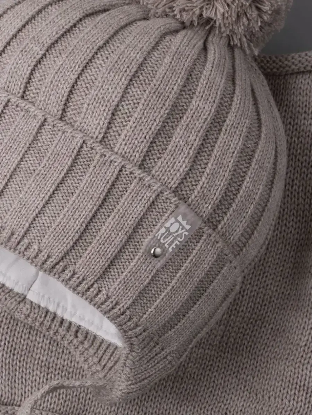 Шапка для мальчика осенняя вязаная и снуд