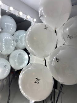 Белые воздушные шары с бабочками №2003