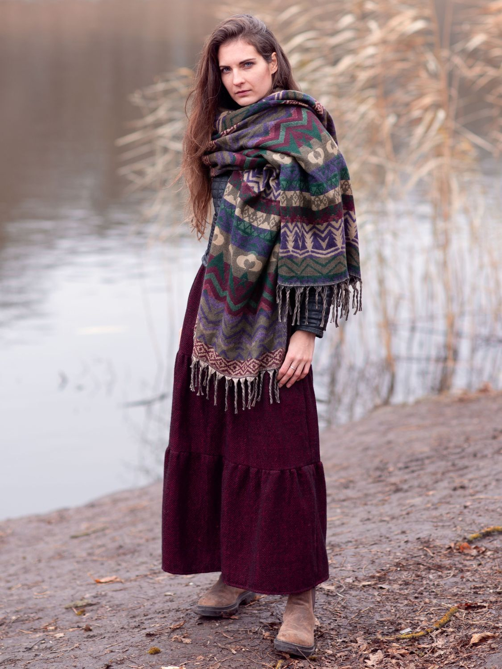 Шерстяной палантин с этно орнаментом