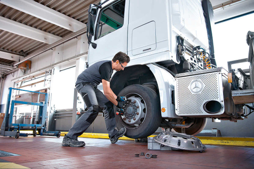 Аккумуляторный ударный гайковёрт BOSCH GDS 18V-1050 H 2PCx8 GAL1880 L-Boxx 06019J8502