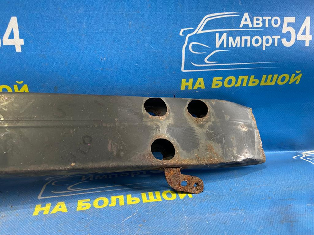 Усилитель переднего бампера TOYOTA VOXY 2007-2013