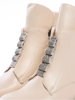 Зимние ботинки на высокой платформе