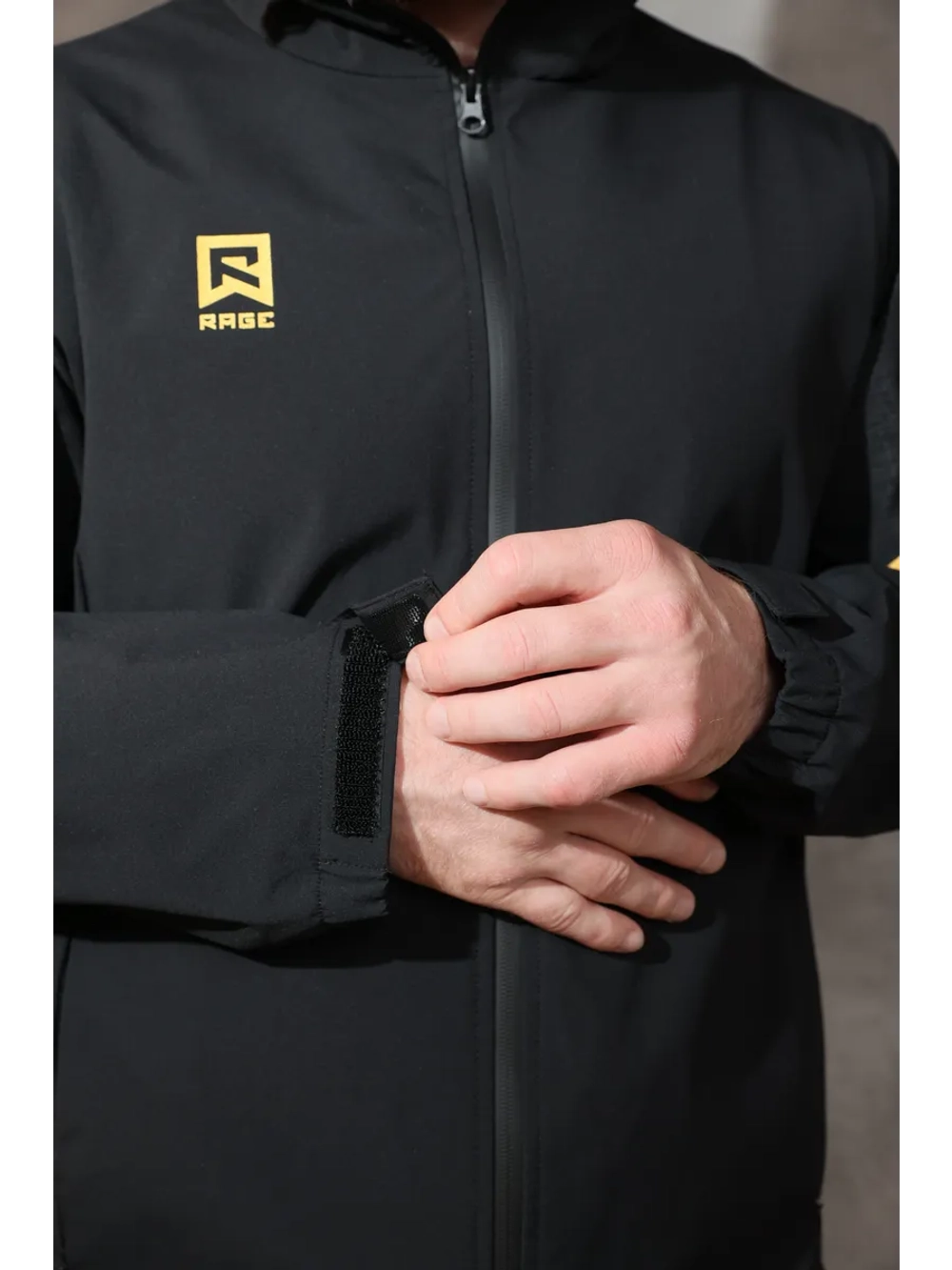 Спортивная ветровка для бега