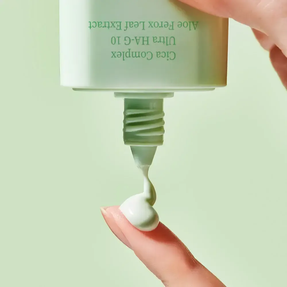 Успокаивающая солнцезащитная сыворотка Tocobo Cica Calming Sun Serum SPF50+ PA++++ 50 мл