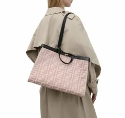 Сумка Fendi Peekaboo X-tote светло-розовый