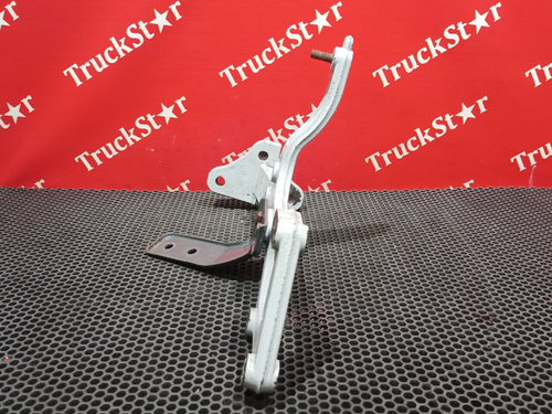 Кронштейн бампера левый 2018г.