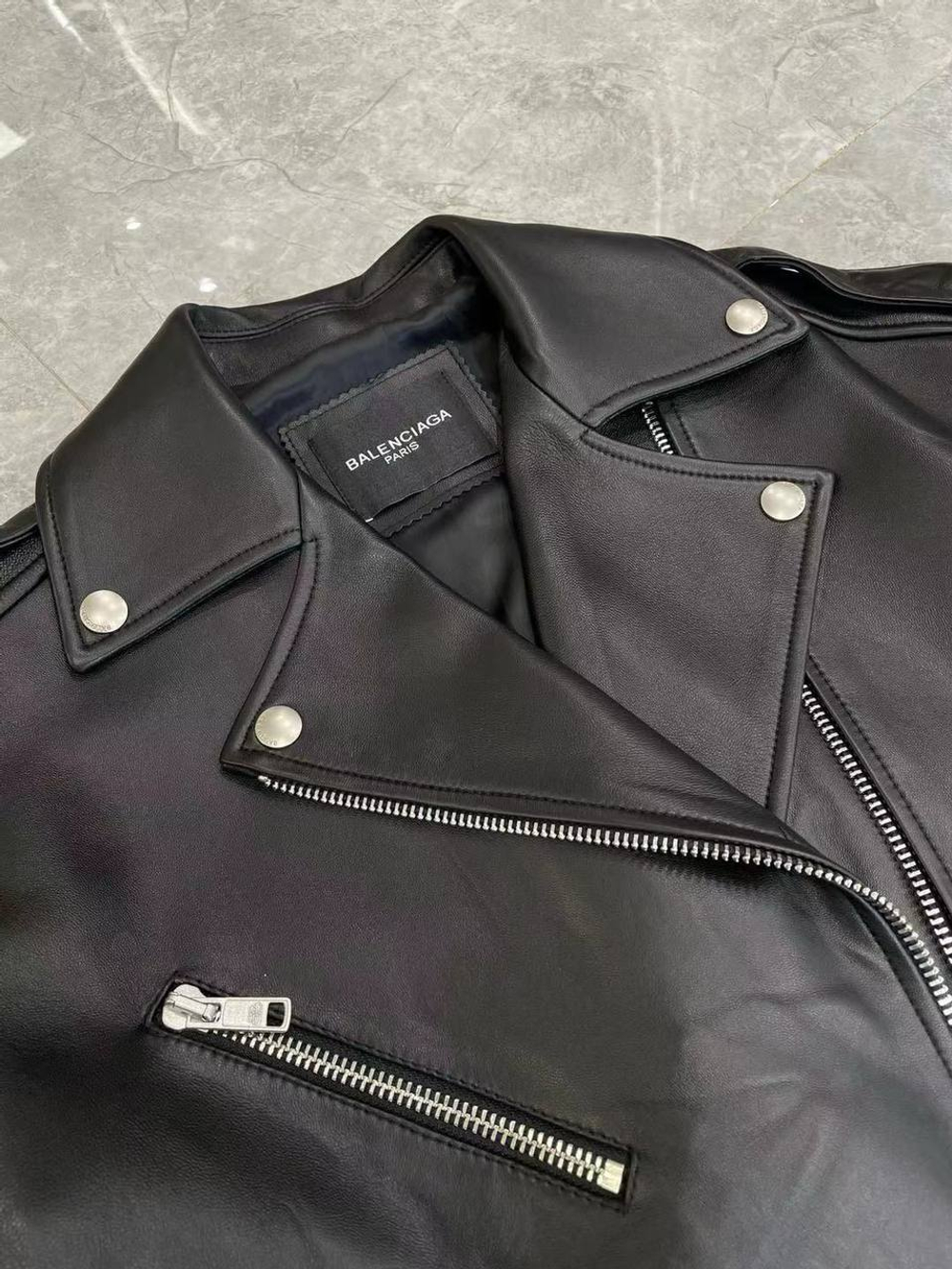 Кожаная куртка Balenciaga